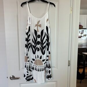 NWT Moda White Maxi Dress with Black & Tan Graphic Print